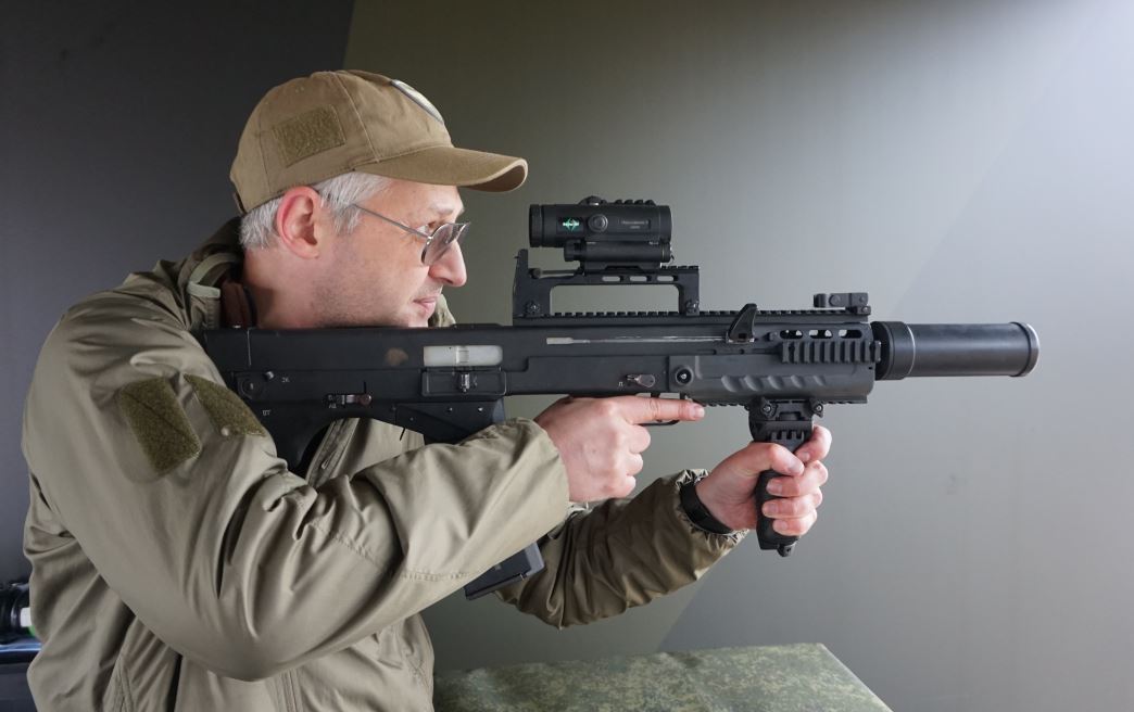 DocStrangelove2's tweet image. &amp;gt;ASH-12
&amp;gt;bullpup rifle
&amp;gt;with a carry handle
&amp;gt;chambered in 12.7mm

Why? Because fuck you, that’s why.