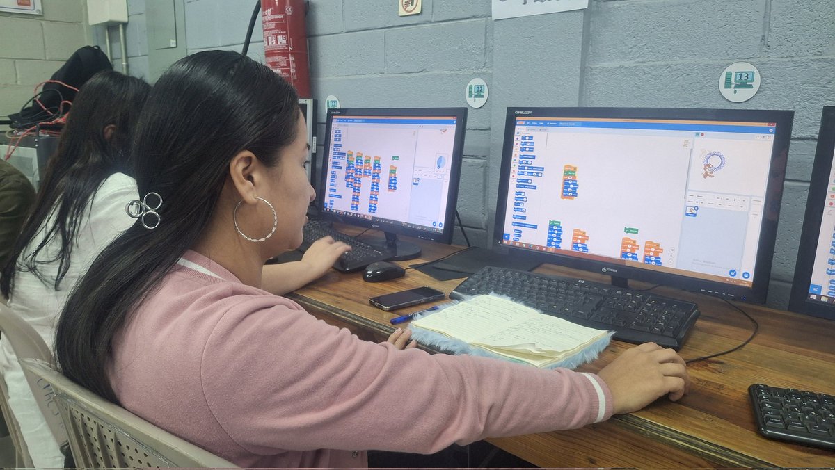 ➕📚 Tecnología al servicio de las matemáticas.
En Jinotega se ejecuta el plan sobre la efectividad de Scratch para la comprensión de polígonos regulares, con apoyo de JICA y MINED.
👨‍🏫 Máster Isaías Granado
INACS Jinotega 
Hasta la Victoria Siempre 
<a href="/minednicaragua/">Ministerio de Educación Nicaragua</a> 
<a href="/DJinotega/">Ministerio de Educación Jinotega</a>