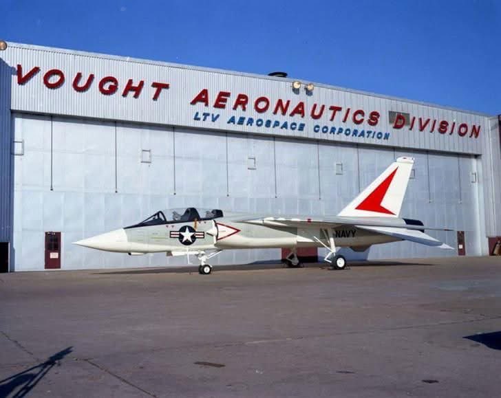 Boneyardsafari's tweet photo. Another look at the Vought V-507 Vagabond, which was a unbuilt design for a supersonic, twin-engine, variable-sweep-wing fighter aircraft that was Vought's submission for the U.S. Navy's VFX (Fighter Experimental) which ended up being the F-14 Tomcat. #v507 #f14tomcat https://t.co/16XZLGPJB2