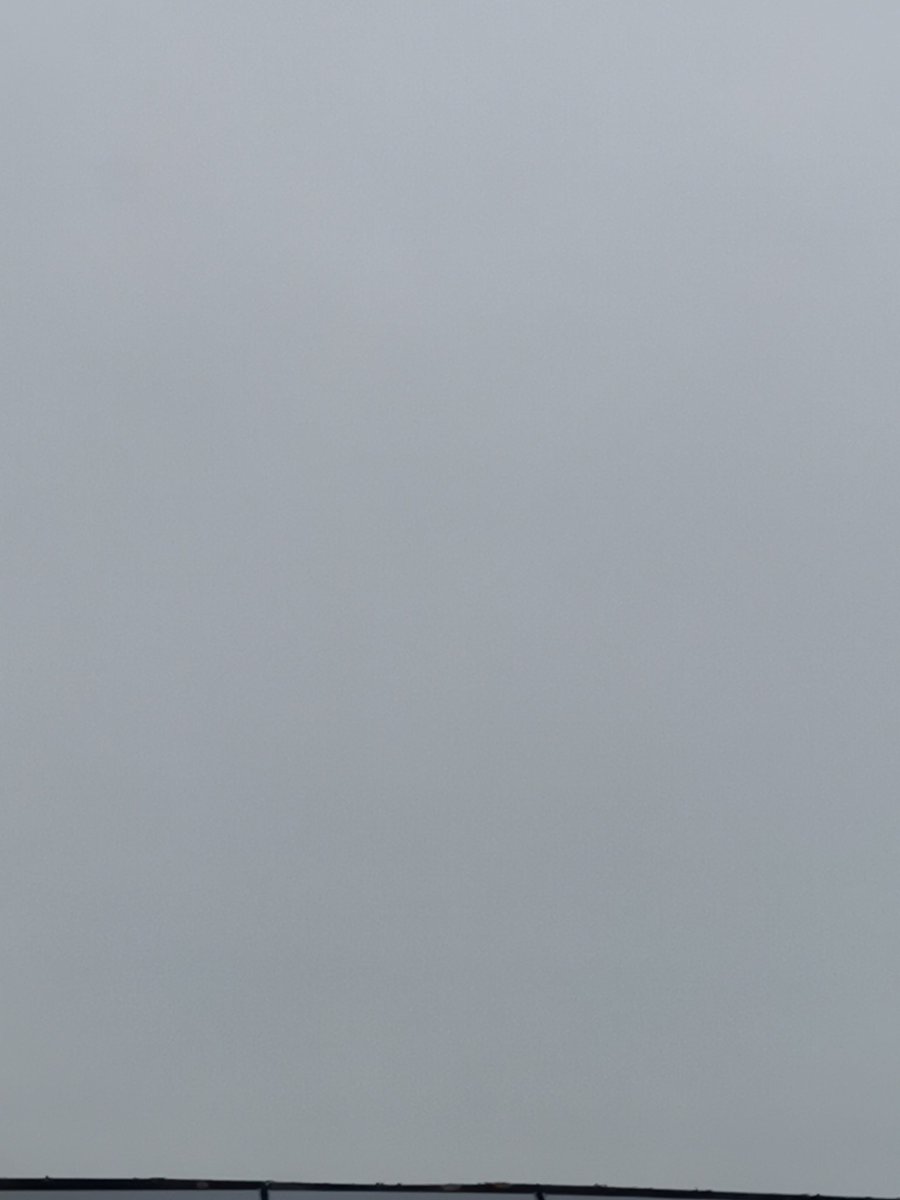 LBhighvibes's tweet photo. @DELTA9_DELTA9 @IonisedSkyWatch @Demo2020cracy @Gp1ggy1 @ElizabethF6116 I'm just living under whiteout everyday and at night it's still there. NOT NORMAL https://t.co/RH6eJ88Jy8