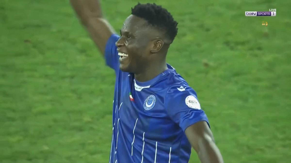 معجزة بيعملها الهلال السوداني 

تخيل معندكش رعاة ولا دوري ولا ملعب خاص بيك ولا عايس ف بلدك اصلا وعامل اداء زي كدا ف إفريقيا 

الهلال السوداني بلا هزيمة ياجماعة بلا هزيمة منهم ماتشين قصاد صنداونز 

تعادل مع صنداونز وهو مطرود. منه واحد علي ارضه ووسط جمهوره 

ولما راح يقابله ف