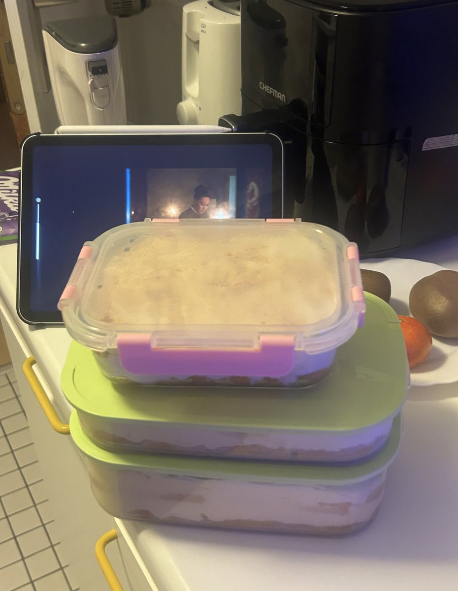 made thai tea tiramisu hehehe 🥰