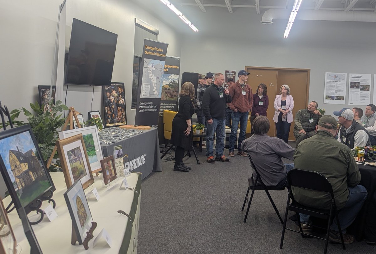nativeVFE's tweet image. NVFE was happy to attend the Ashland Chamber of Commerce Business After 5 event on Wednesday. The gathering at the Enbridge Ashland office had great food, some giveaways, live music, and an opportunity to meet and converse with Enbridge employees.