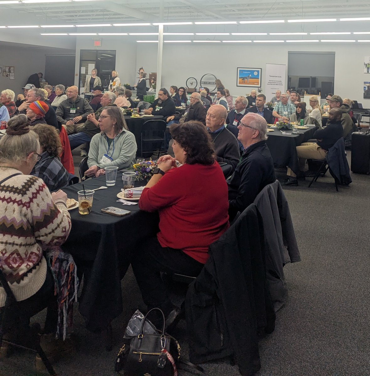 nativeVFE's tweet image. NVFE was happy to attend the Ashland Chamber of Commerce Business After 5 event on Wednesday. The gathering at the Enbridge Ashland office had great food, some giveaways, live music, and an opportunity to meet and converse with Enbridge employees.
