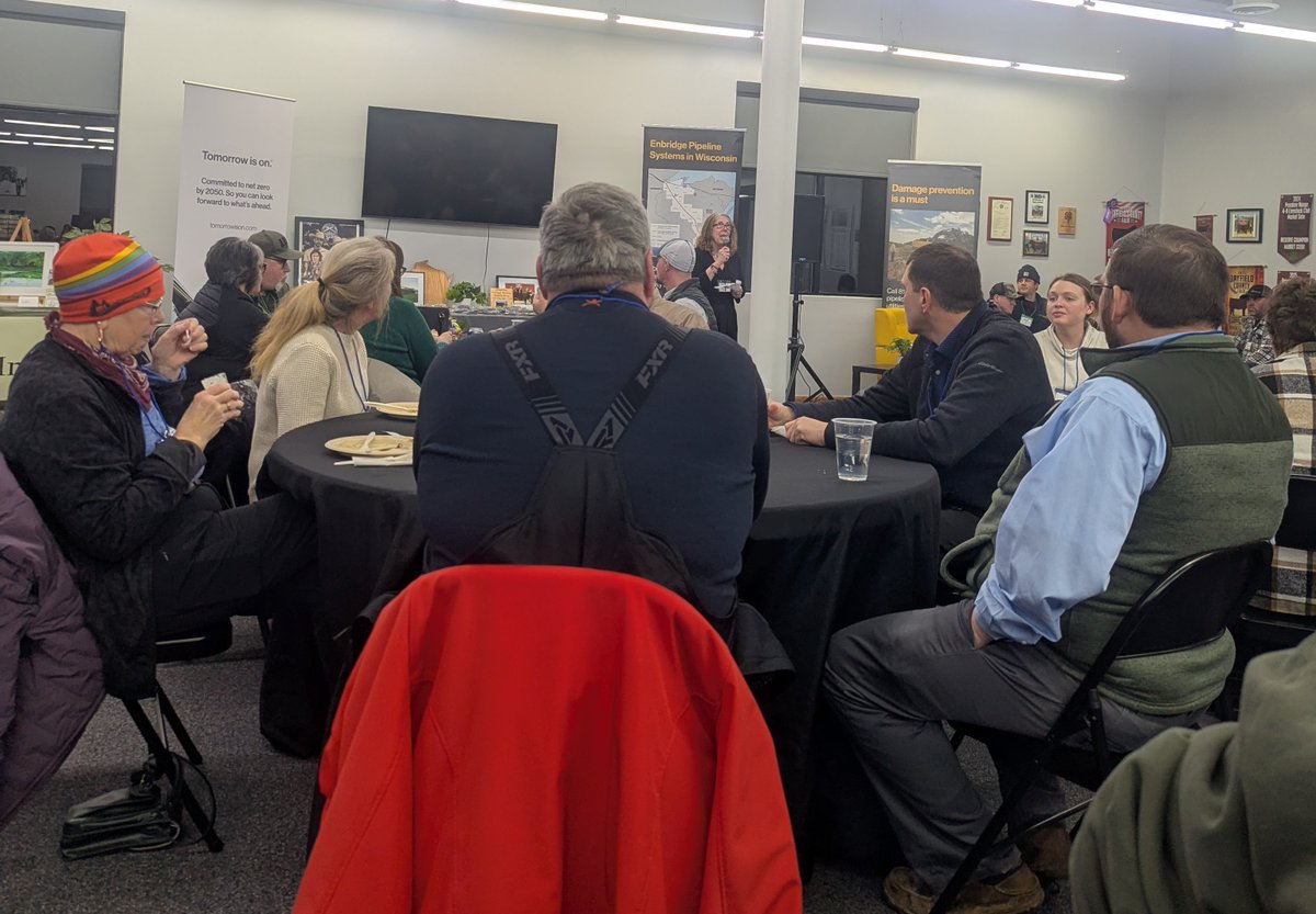 nativeVFE's tweet image. NVFE was happy to attend the Ashland Chamber of Commerce Business After 5 event on Wednesday. The gathering at the Enbridge Ashland office had great food, some giveaways, live music, and an opportunity to meet and converse with Enbridge employees.