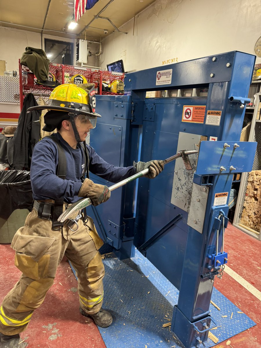 MunhallCentral's tweet photo. This past Wednesday our members worked on sharpening our forcible entry skills on our Firehouse Innovations LI, Inc. door prop. Single and team forcible entry techniques were reviewed and applied while also discussing some of our different doors and buildings throughout our town. https://t.co/AOIfFMuBZm