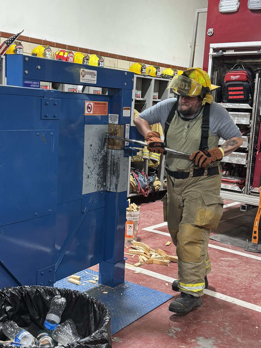 MunhallCentral's tweet photo. This past Wednesday our members worked on sharpening our forcible entry skills on our Firehouse Innovations LI, Inc. door prop. Single and team forcible entry techniques were reviewed and applied while also discussing some of our different doors and buildings throughout our town. https://t.co/AOIfFMuBZm