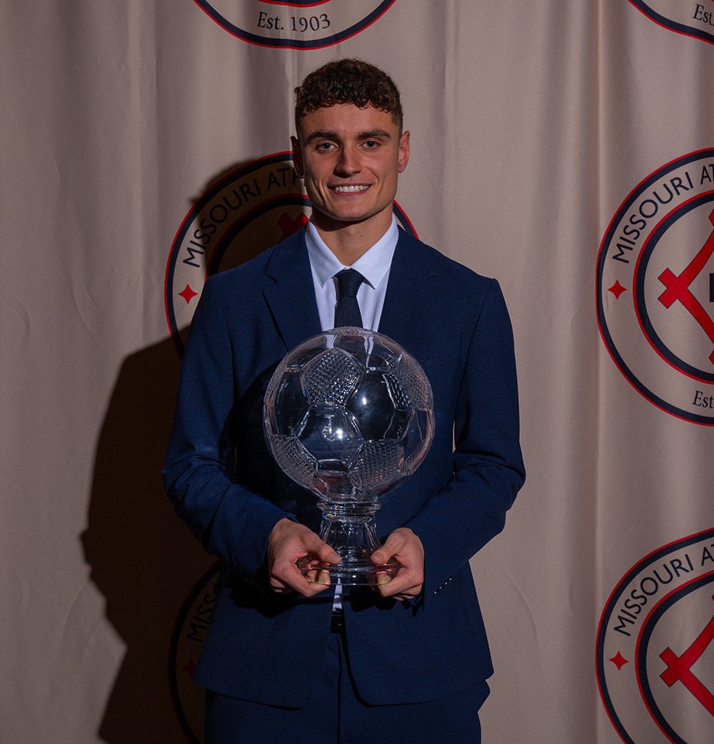 MAC Hermann Trophy tweet media