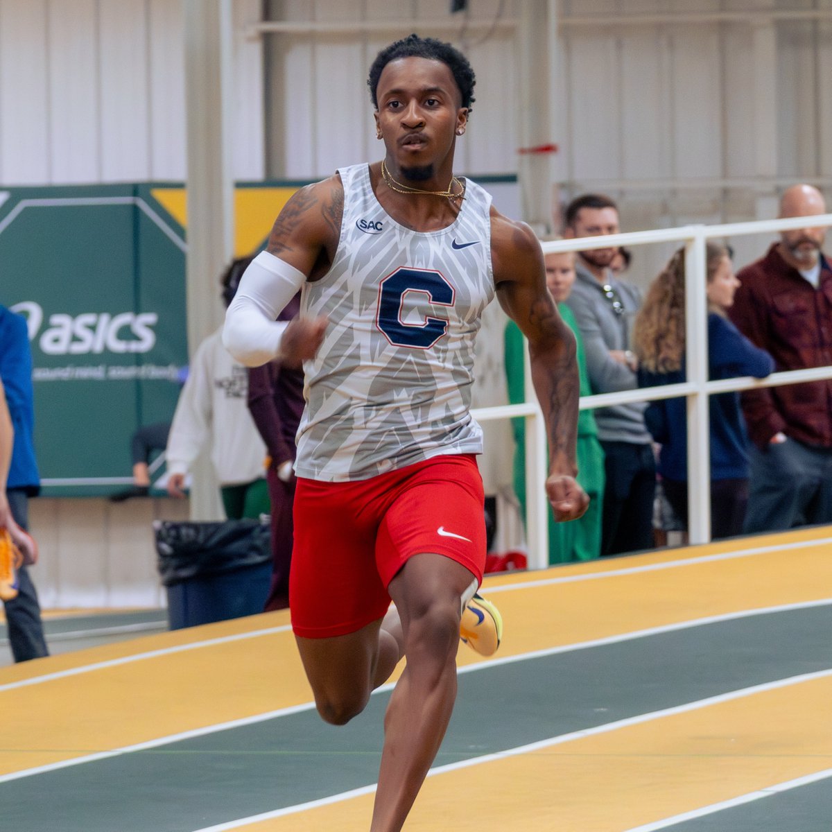 CatawbaIndians's tweet image. Victor Smith has punched his ticket to the 60m dash final at Clemson's Bob Pollock Invitational packed with 5⃣ sprinters from Power 4 schools!

🕐: 5 p.m.
📺: ESPN+
📊: bit.ly/4qKv86R

#GetAfterIt | #CatawbaCulture