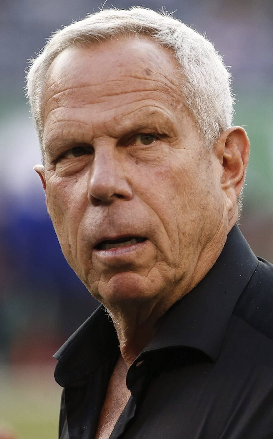 NFL_DovKleiman's tweet photo. 𝗕𝗥𝗘𝗔𝗞𝗜𝗡𝗚: Jeffrey Epstein connected Giants chairman and co-owner Steve Tisch with multiple women, according to newly released emails.

Tisch received “scouting reports” on women from Epstein and the two men discussed whether women were “pro or civilian” or a “working girl.”

😬😬😬