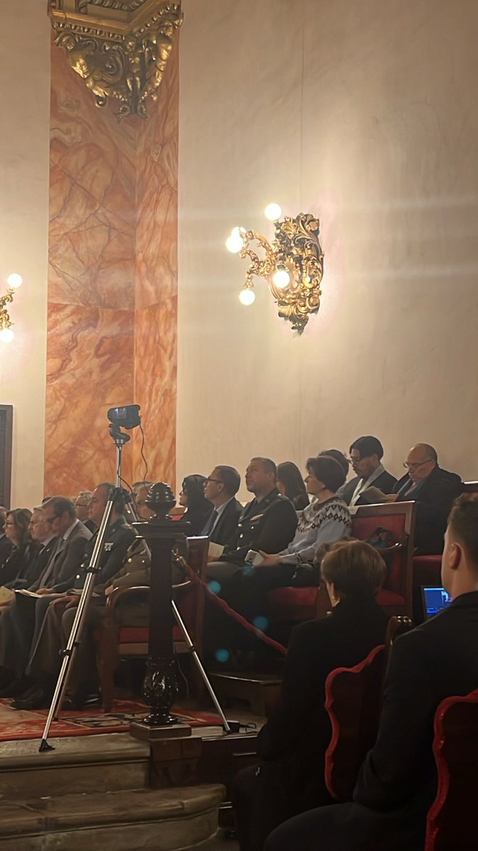 apfner's tweet image. Hoy clausuramos el Programa Garantismo y Estado de derecho del Instituto Palestra - Escuela Iberoamericana de Derecho en la Facultad de Derecho de la Universidad de Granada.
La jornada era especial, pues se festejaba el día del patrón de la facultad y los inscritos, después de la…