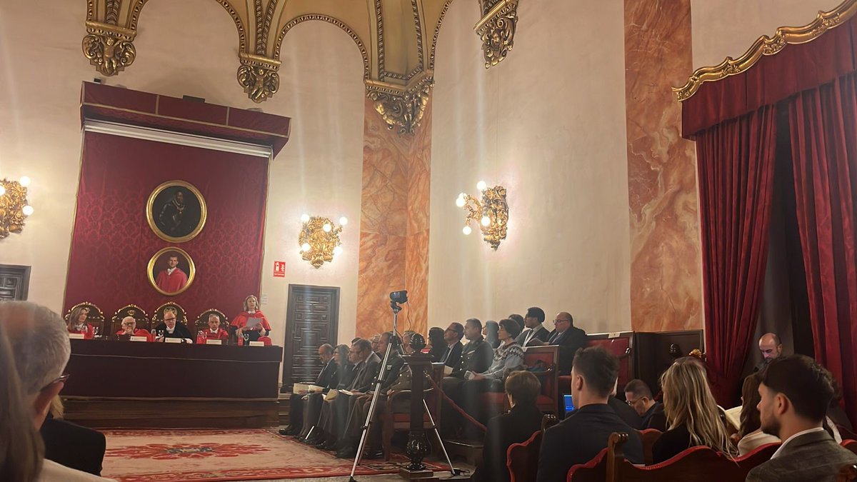 apfner's tweet image. Hoy clausuramos el Programa Garantismo y Estado de derecho del Instituto Palestra - Escuela Iberoamericana de Derecho en la Facultad de Derecho de la Universidad de Granada.
La jornada era especial, pues se festejaba el día del patrón de la facultad y los inscritos, después de la…