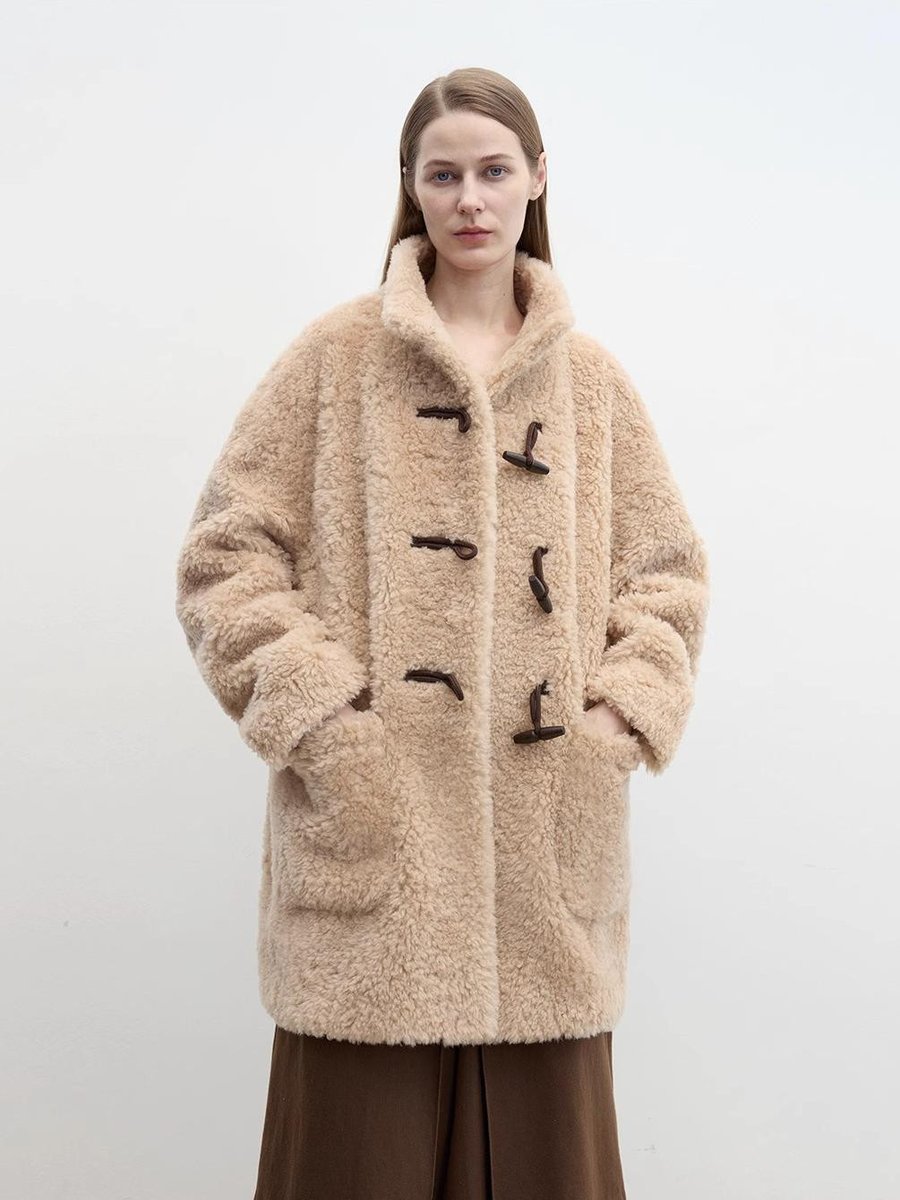 shopsslifestyle's tweet image. New arrival: Lagon Style Curly Shearling Velvet Jacket — retro curly shearling, stand collar, wooden stick buttons. Apricot Yellow &amp;amp; Mocha, S–L. Stay warm in style → wix.to/JVFG2zX #Shearling #Fashion #WinterOuterwear
