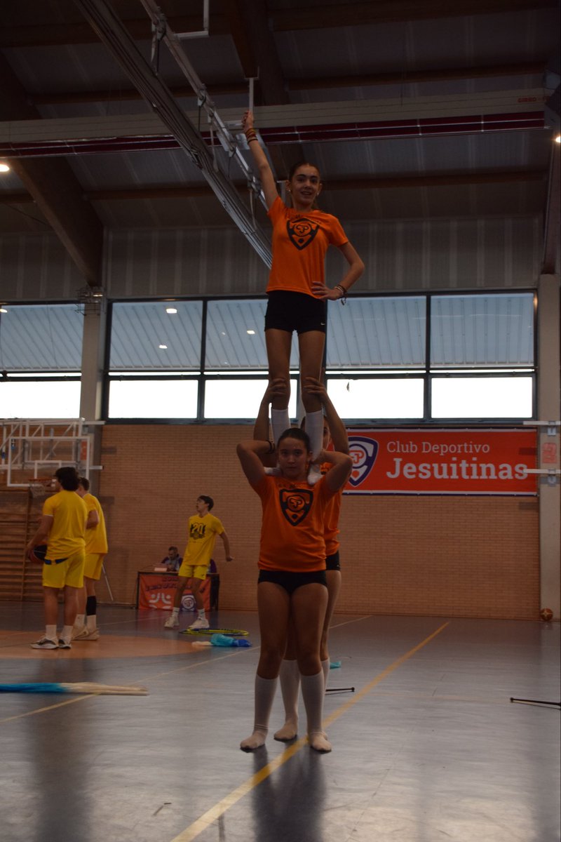 😍 𝐆𝐑𝐀𝐂𝐈𝐀𝐒 al grupo de animación del club por levantarnos del asiento con cada baile y hacernos vibrar y llevarnos en volandas durante todo el partido🙌

💪 Tantos meses de trabajo y preparación de han visto hoy reflejados en el campo 🕺