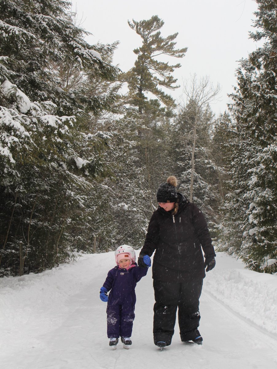 Glide into the weekend with us on our 400 m skating trail! ⛸️ ❄️ 

Our skating trail and rink are open 10:00 am to 10:00 pm

Reserve your parking permit ahead of time online: reservations.ontarioparks.ca