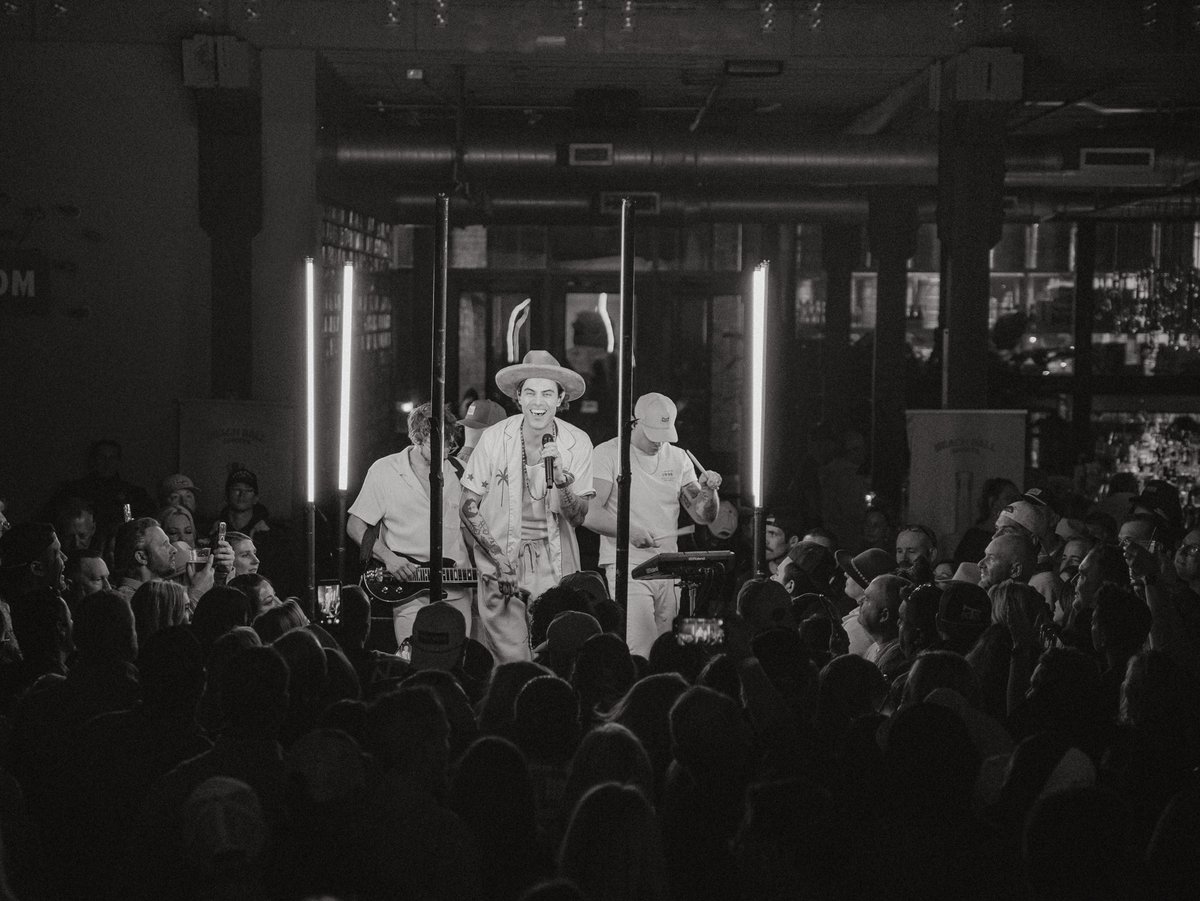 Niko Moon tweet media