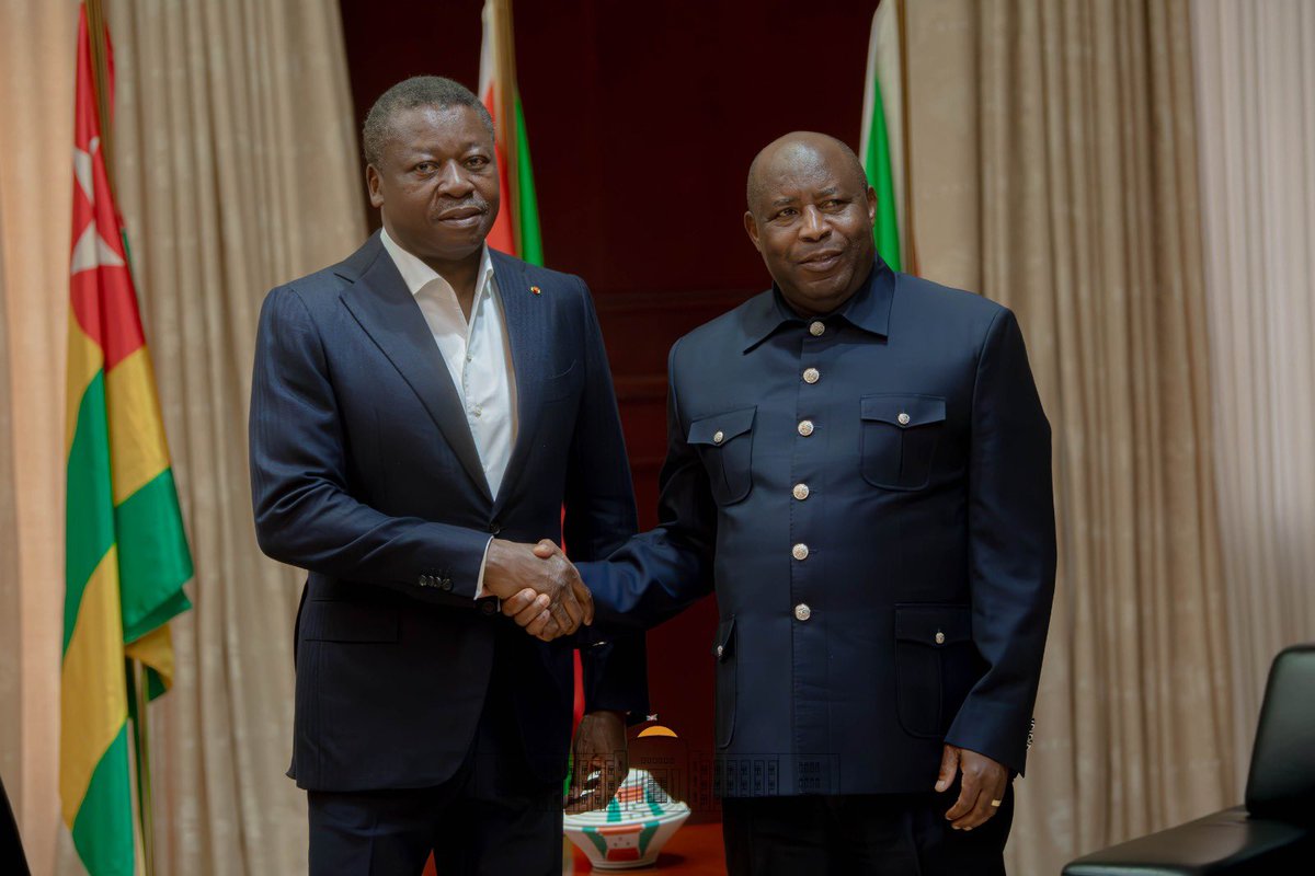 Accueilli à bras ouverts par SE @Generalneva au Palais <a href="/NtareHouse/">Ntare Rushatsi House</a> , S.E Faure GNASSINGBÉ, Président du Conseil de la République Togolaise et Médiateur de l’<a href="/_AfricanUnion/">African Union</a> pour le conflit à l’Est de la RDC, s’est entretenu en tête à tête avec le Chef de l’Etat #Burundi-ais.