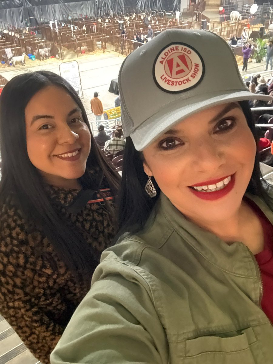 Nochoa_edu's tweet image. 🐷🐄 Sale of Champions at the 67th FFA Annual Livestock Show ✨
My favorite time of year—celebrating months of dedication, hard work, and leadership from our students. Proud to watch them shine in the ring!
#FFA #SaleOfChampions #LivestockShow