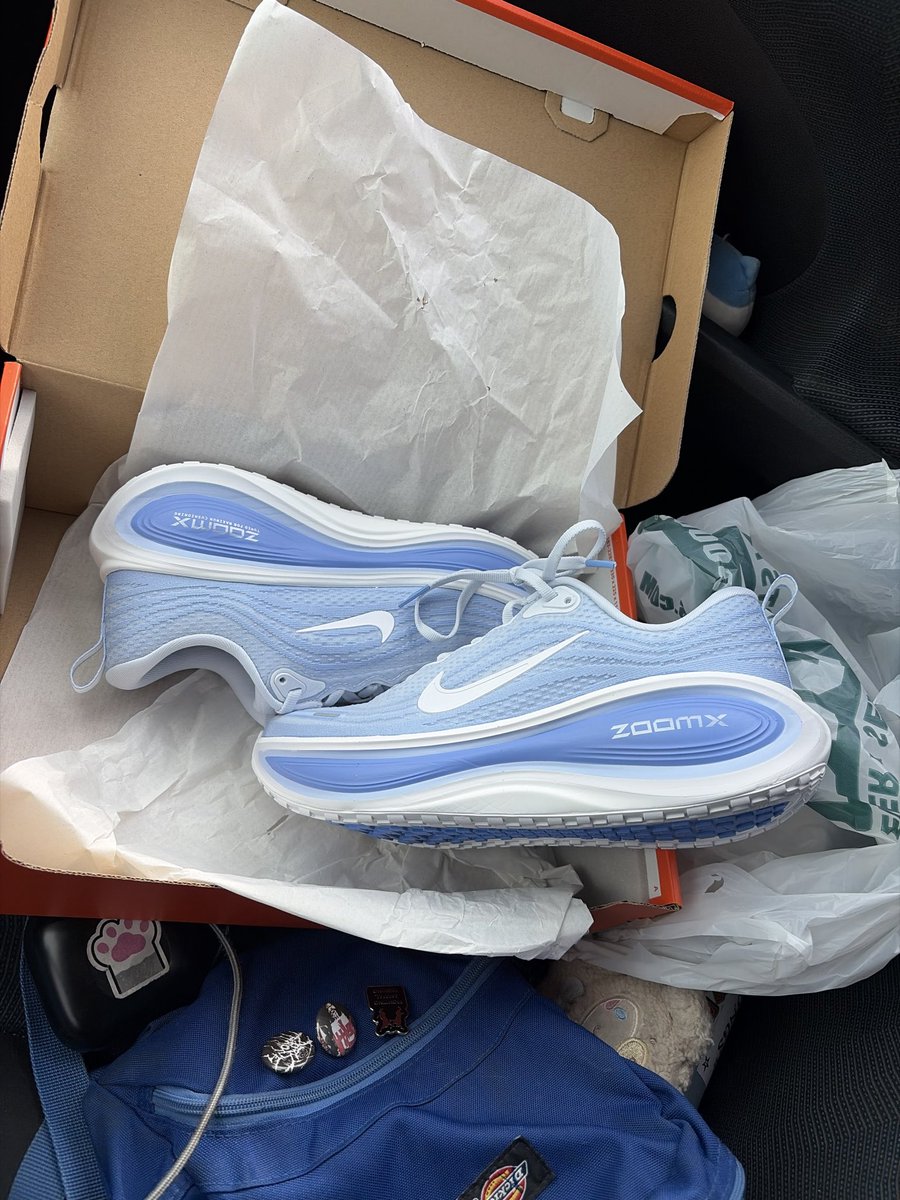 aver le voy a correr en la tienda aver si tan buenos