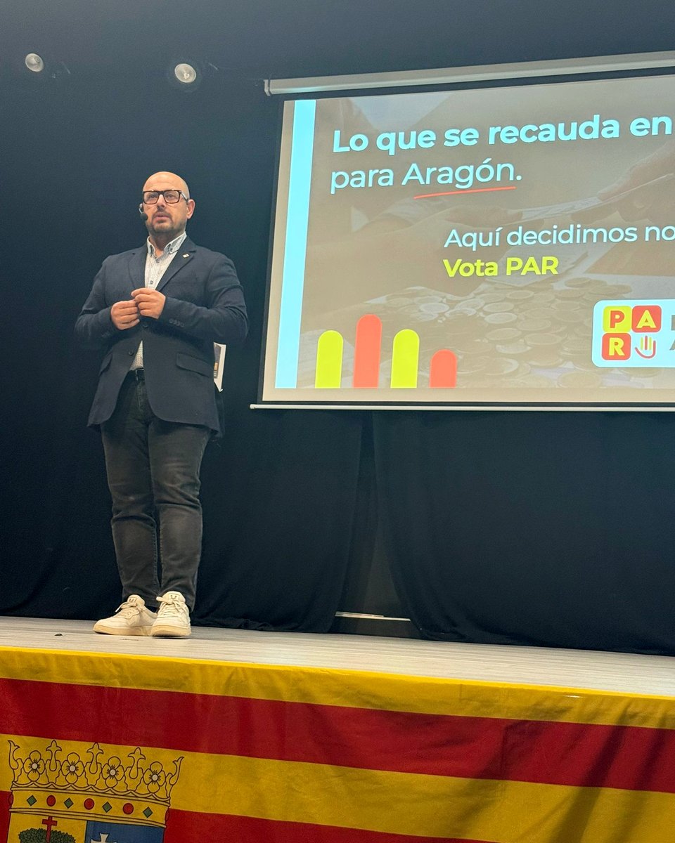 Gracias, #Calatayud‼️

👥🗣️ Éxito del acto del #PartidoAragonés con Alberto Izquierdo #AlbertoXAragón y un mensaje claro: ponemos a los aragoneses por encima de todo y del interés de otros.
Vamos a construir juntos y con acuerdos un #Aragón mejor.

🟨🟥🟨
 #AragónPrimero #VotaPAR