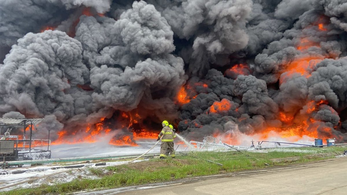 Otra vez, la población afrodescendiente y empobrecida de Esmeraldas respira humo tóxico, vive sin información clara y enfrenta riesgos graves para su salud.
Esto no es un accidente aislado.

#AsambleaNacionalEcuador #ADN #RevoluciónCiudadana