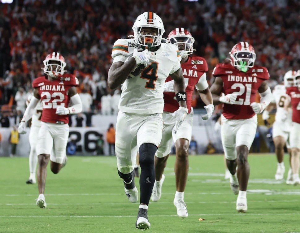 miasportsfan305's tweet image. I miss football 😔