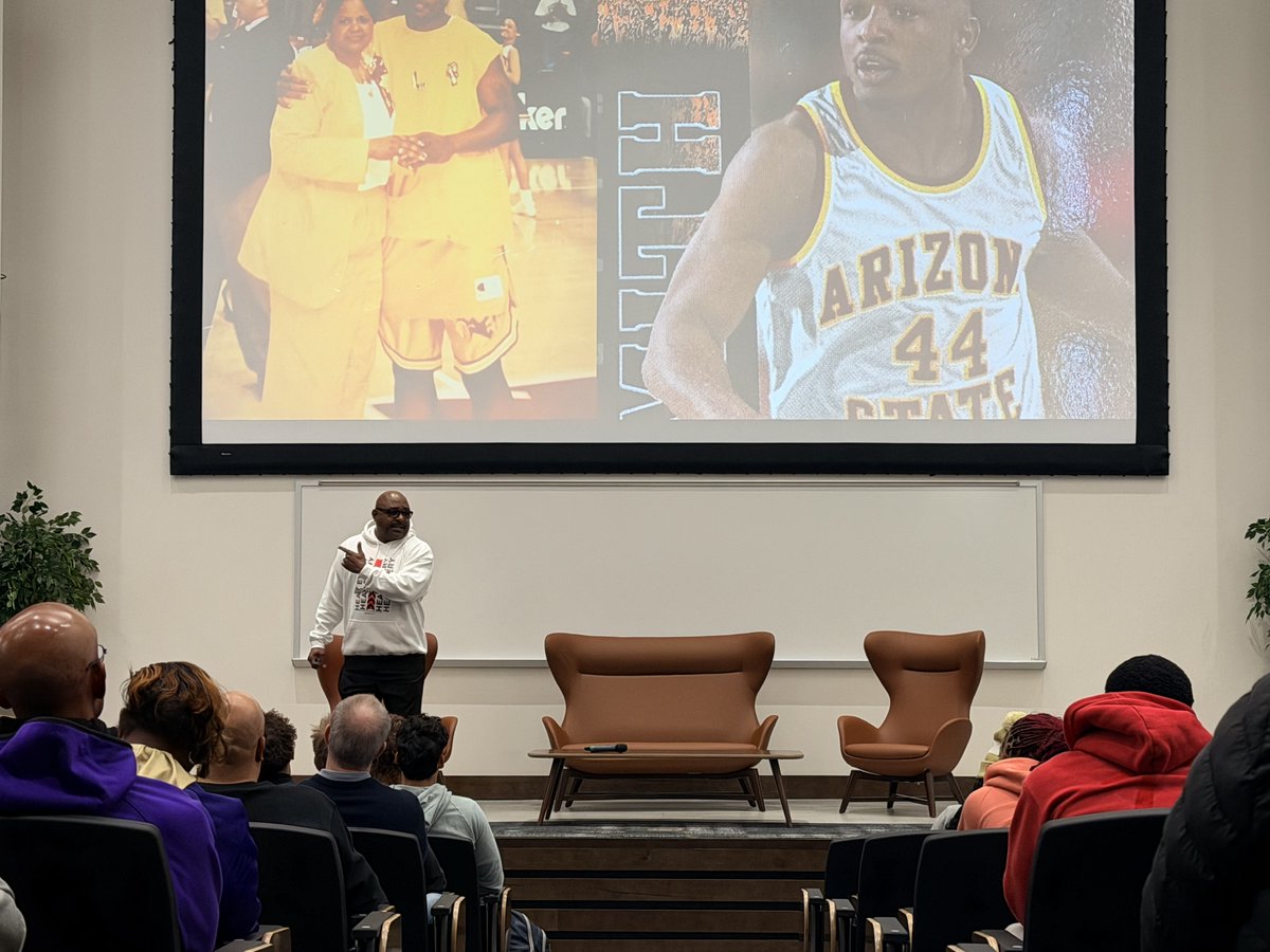 Alcorn thanks Stevin "Hedake" Smith for sharing his experience with our Braves student-athletes. Powerful message &amp; story from a man teaching through lessons learned. ✊🏀
#WeAre | #AlwaysAlcorn
𝐅𝐮𝐥𝐥 𝐒𝐭𝐨𝐫𝐲: 𝐡𝐭𝐭𝐩𝐬://𝐛𝐢𝐭.𝐥𝐲/𝟒𝟗𝐎𝐓𝐊𝐅𝐱