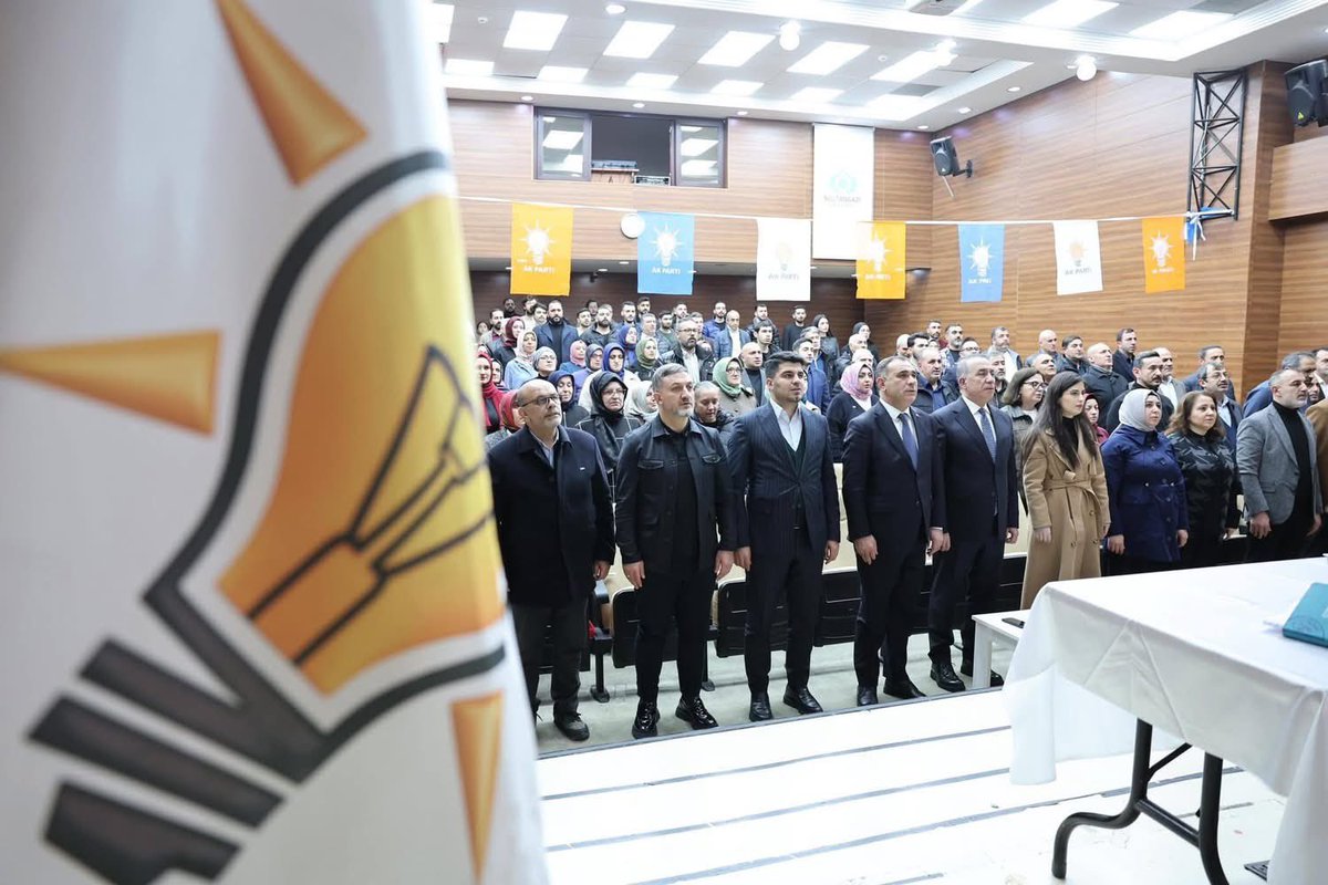 Hgoxel's tweet photo. AK Parti Sultangazi İlçe Başkanlığımızın düzenlediği Danışma Meclisi

#AvrupaSporŞehriSultangazi için güçlü yarınların istişaresini yaptık.

#HepBirlikteDahaİyiye 🇹🇷❤️🇹🇷

@RTErdogan 
@abdullahozdemir 
@_kubradursun 
@ImdatKamac 
@avadursun https://t.co/LO0ZF3AWAW
