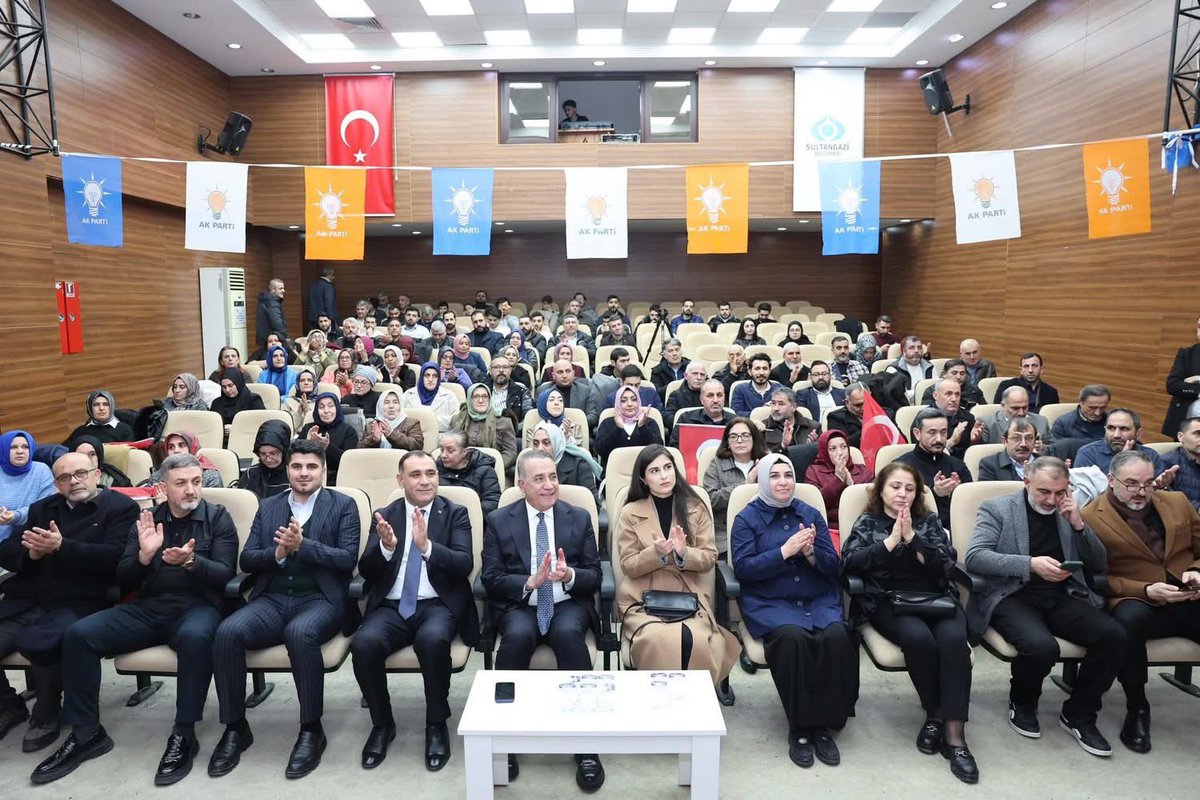 Hgoxel's tweet photo. AK Parti Sultangazi İlçe Başkanlığımızın düzenlediği Danışma Meclisi

#AvrupaSporŞehriSultangazi için güçlü yarınların istişaresini yaptık.

#HepBirlikteDahaİyiye 🇹🇷❤️🇹🇷

@RTErdogan 
@abdullahozdemir 
@_kubradursun 
@ImdatKamac 
@avadursun https://t.co/LO0ZF3AWAW