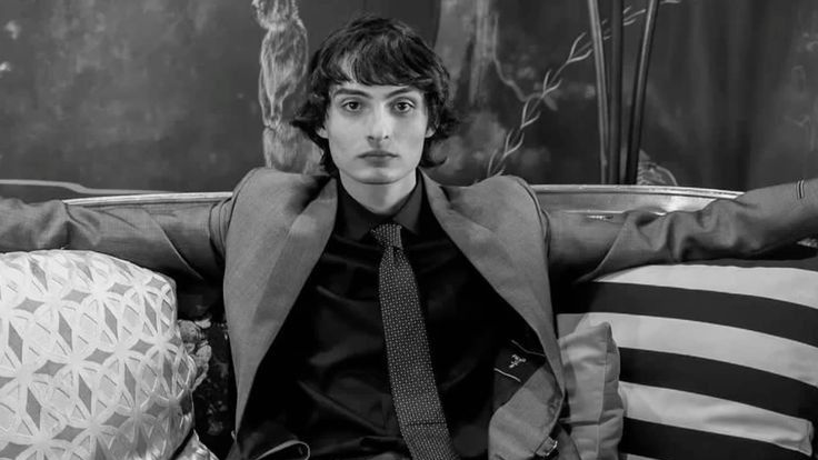 livrodgo's tweet image. au #mileven — like the movies 

mike é o autor de fantasia mais famoso da década, el é uma atriz problemática em busca de redenção. quando a adaptação literária mais esperada dos últimos anos une os dois em um set de filmagens faíscas voam por trás das câmeras.