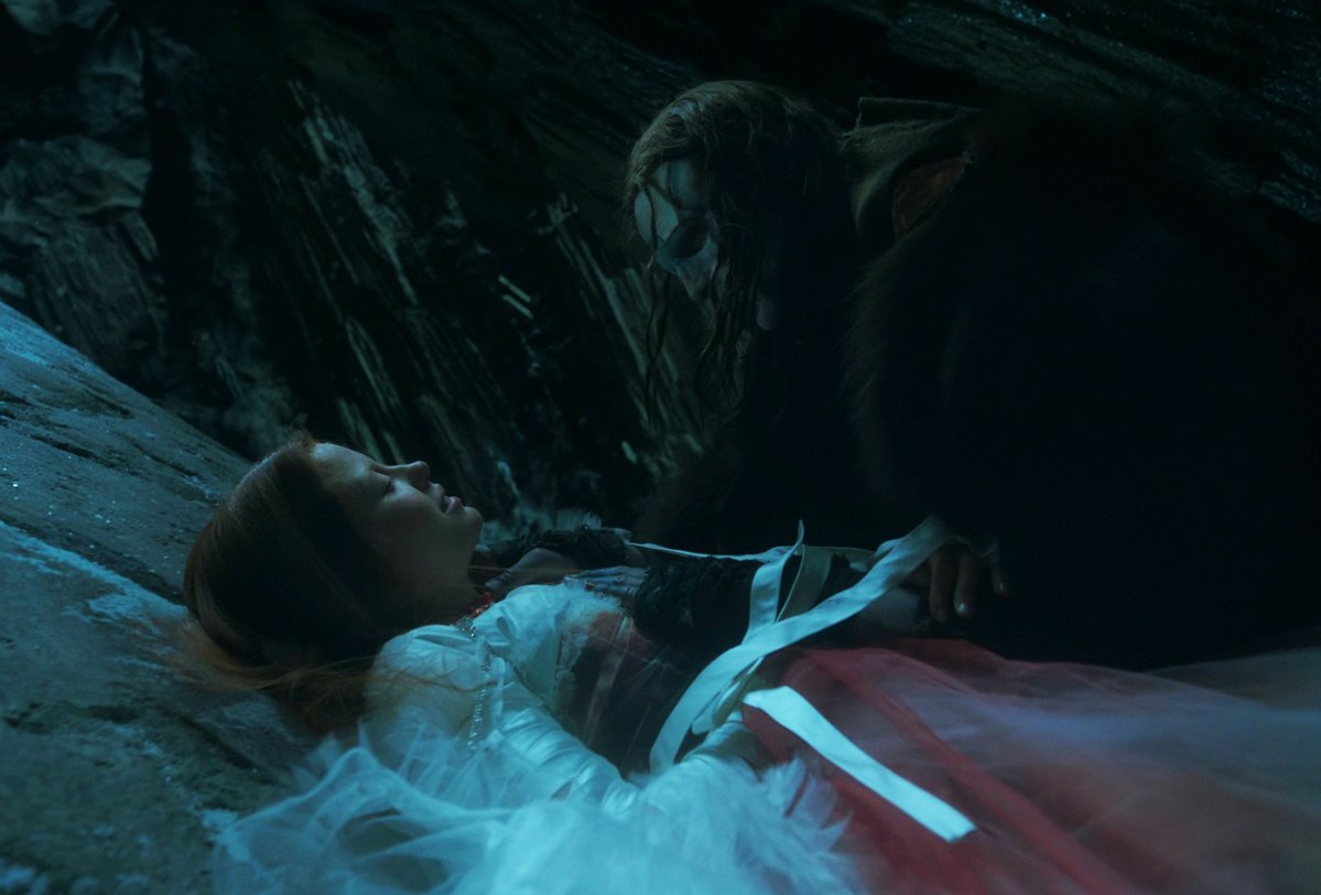 "i love you" ★☆☆☆☆  

"My place was never in this world. I sought and longed for something I could not quite name... but in you I found it. To be lost and to be found, that is the lifespan of love. And in its brevity, this has been made eternal." ★★★★★★★★★★★★★★