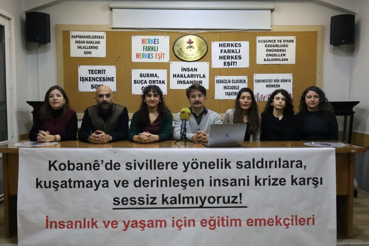 Rojava Öğretmenler Birliği ve Rojava Üniversitesi akademisyenlerinin çağrısına ses veren İnsanlık ve Yaşam İçin Bilim ve Eğitim Emekçileri İnsiyatifi’nin Kobanî için insani koridor açılması için yaptığı basın açıklamasına katıldık. 

#DefendRojava