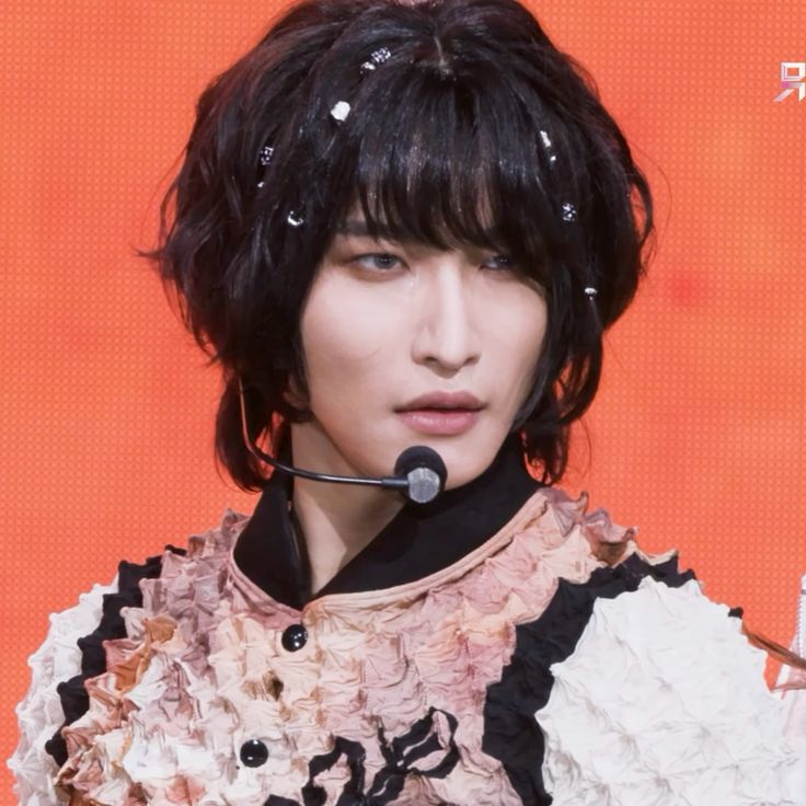 hwallazziaa's tweet photo. Thinking about Seonghwa's cute bob during "Work" era being all pretty https://t.co/d4gJhMRJ7F