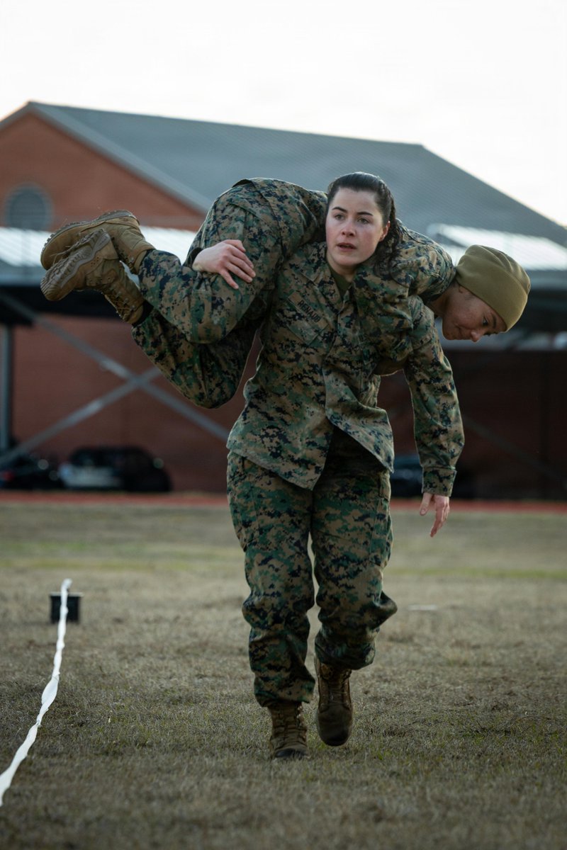 USMC's tweet photo. #Marines with Headquarters and Headquarters Squadron complete a Combat Fitness Test (CFT) on @MCRDPI.
Marines in the Martial Arts Instructor Course are required to score a first class on physical evaluations to continue on the course.
#USMC #SemperFidelis #MCMAP https://t.co/FanOgDgmaZ