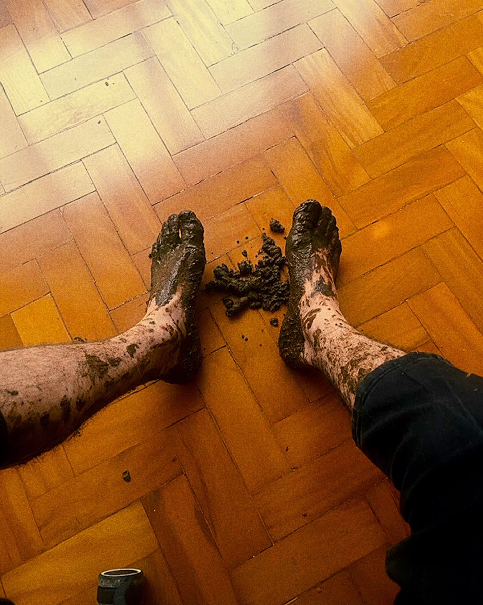 holytwiink's tweet photo. i smeared my feet on my shit bro. lick my feet full of shit bro? I want to see it clean https://t.co/2VoWTkEOJM