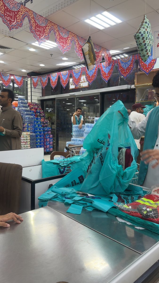 ilcc33's tweet image. صايره بدال اقضي لنفسي اقضي للمحل 🤣.