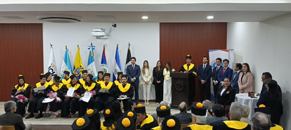 Ayer en el Auditorio del Hospital Dr.Rodolfo Robles,el Comité Pro Ciegos y Sordos de Guatemala  realizó la graduación de la XLI Promoción de
Médicos Oftalmólogos del Instituto de Ciencias de la Visión (ICV) El acto fué presidido por la Presidenta de JD Dra.H.C Marielos de Rueda