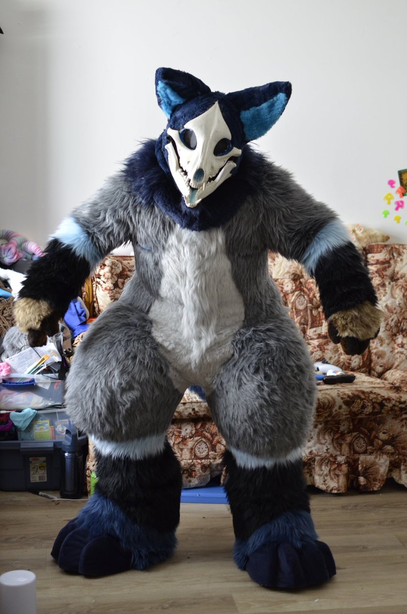2009Frey's tweet photo. Its fursuit Friday https://t.co/5F04b16oFD