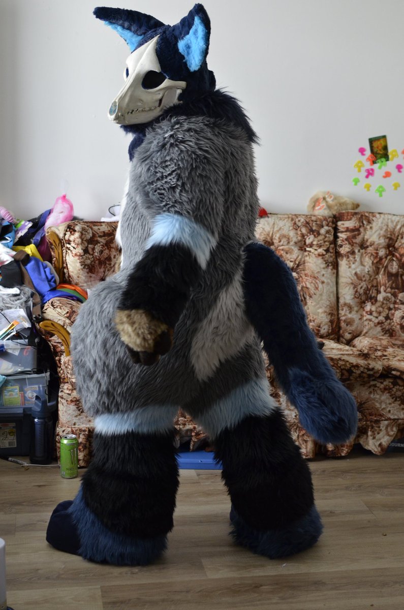 2009Frey's tweet photo. Its fursuit Friday https://t.co/5F04b16oFD