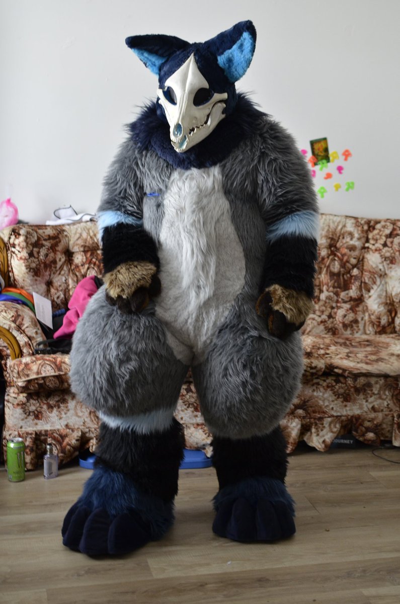 2009Frey's tweet photo. Its fursuit Friday https://t.co/5F04b16oFD