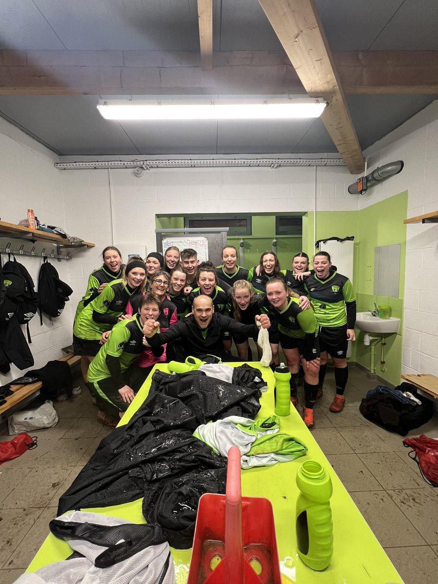 ASThereval's tweet photo. 🔚 𝑭𝒊𝒏 𝒅𝒖 𝒎𝒂𝒕𝒄𝒉 

Nos féminines s’imposent 4-3 et prennent 3 points importants dans la course à la montée. 

⚽️⚽️⚽️ M. Renouf 
⚽️ L. René

#TeamAST #AST #COMEONTHEREVAL https://t.co/BH2zK644CH