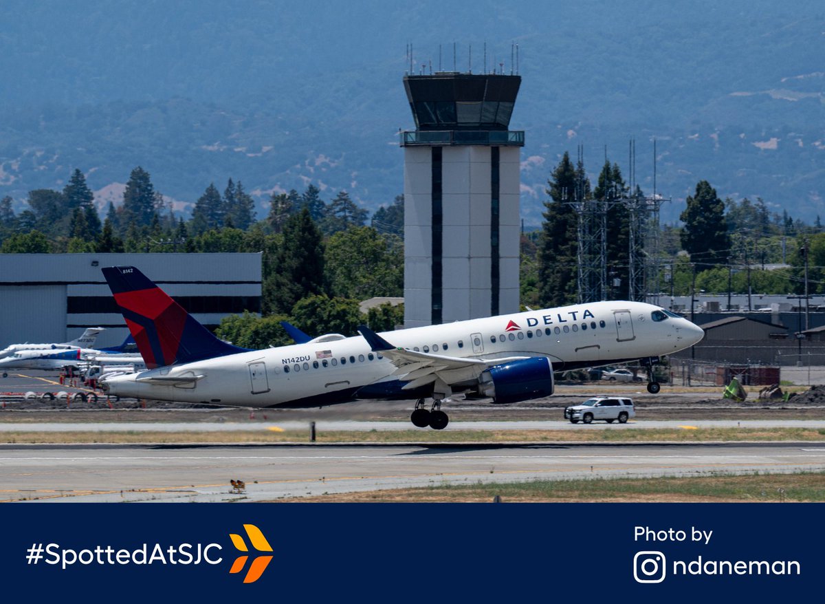 FlySJC's tweet photo. "DeBร TiRAR MรกS FOToS (de aviones)" -Bad Bunny on the airfield, probably #SpottedAtSJC https://t.co/jHGJABwCks