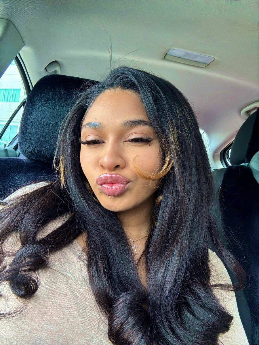 liyah tweet media