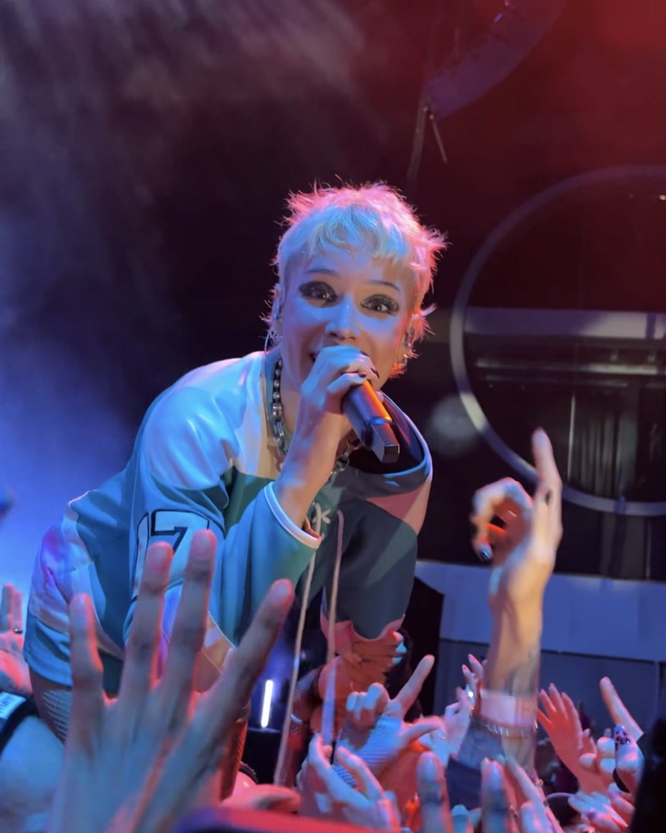 kate 🌙 tweet media