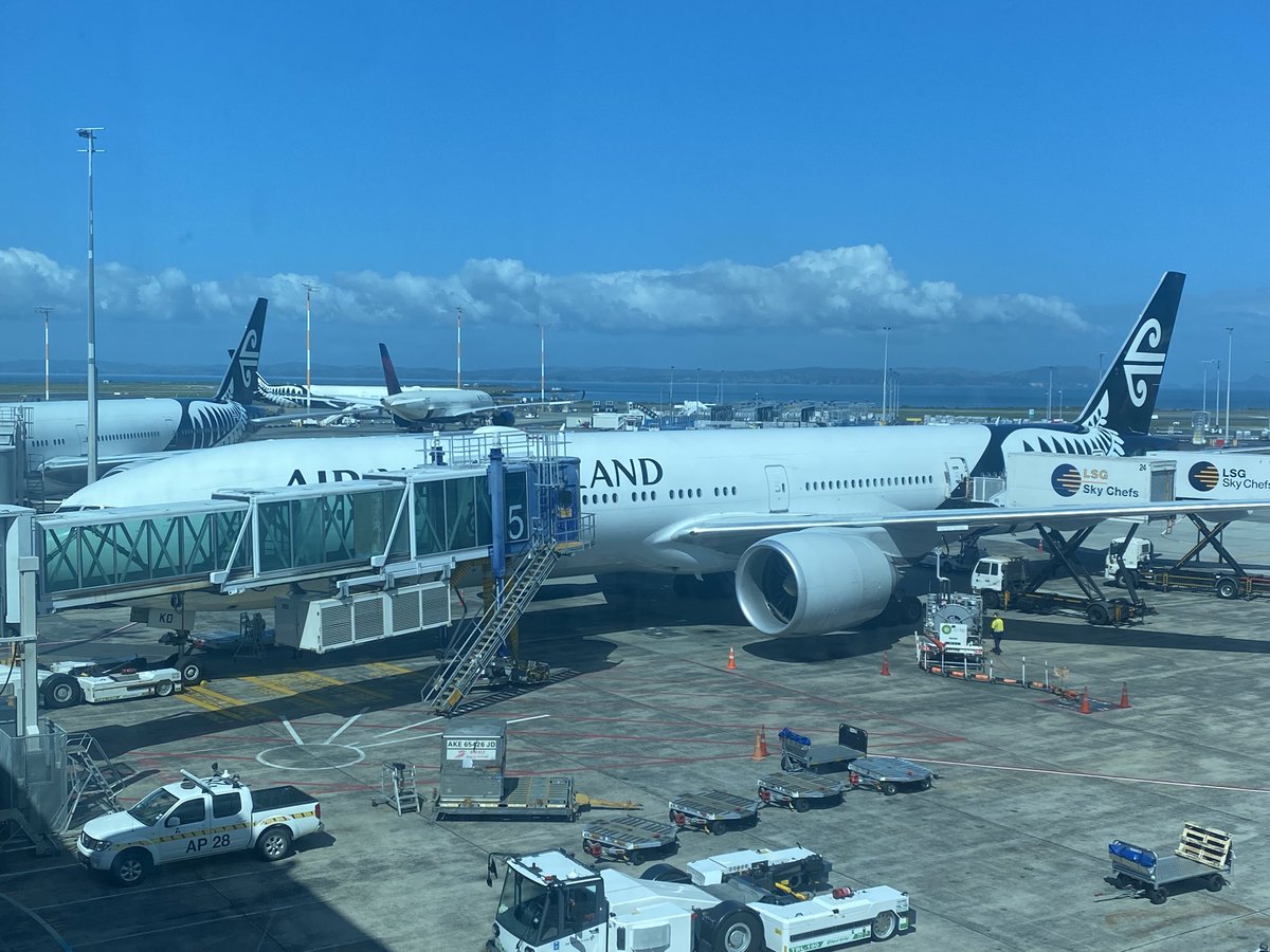 My ride to Singapore on <a href="/FlyAirNZ/">Air New Zealand</a>