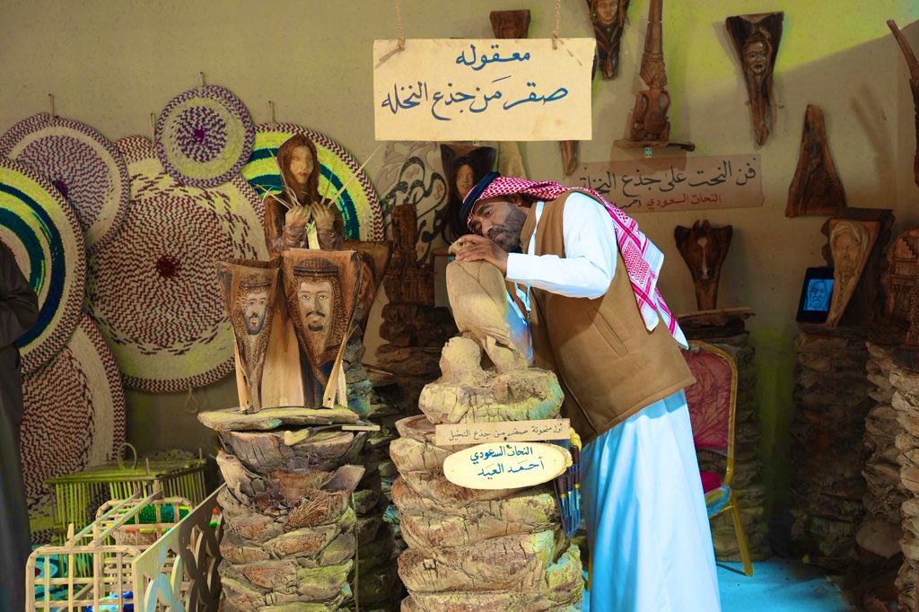 ummkhonsar's tweet photo. تواصل #بلدية_أم_خنصر مشاركتها لليوم الثاني في #مهرجان_الصقور بمنطقة الحدود الشمالية، وذلك ضمن جهودها في دعم الفعاليات التراثية والوطنية، وتعزيز حضور الجهات البلدية في المناسبات المجتمعية، بما يسهم في إبراز الموروث الثقافي، وتحقيق مستهدفات جودة الحياة، وتعزيز التواصل مع المواطنين والمقيمين.
وتأتي هذه المشاركة ضمن إطار التكامل مع #أمانة_منطقة_الحدود_الشمالية، والمساهمة في إنجاح فعاليات المهرجان المصاحبة، وإبراز دور البلدية في خدمة المجتمع المحلي.