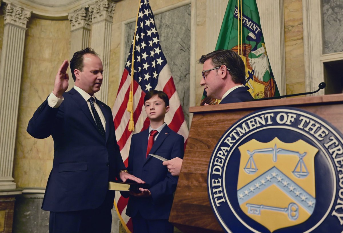 Universal Coin & Bullion tweet media