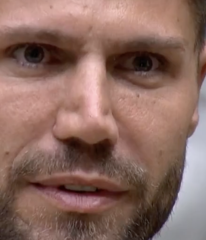 caiuscio's tweet image. fico muito mal com esse nariz