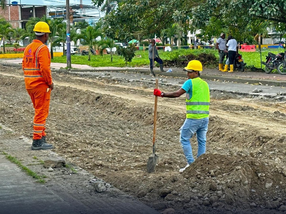 distritotumaco's tweet image. #Obra | 🚧 ¡Inició intervención en otro tramo de la #megaobra vial!

Avanzamos con la obra de arreglo vial desde el Puente del Pindo hasta Pradomar. Ya se dio inicio a los trabajos en el sector de La Florida, donde actualmente se adelantan las labores de intervención.