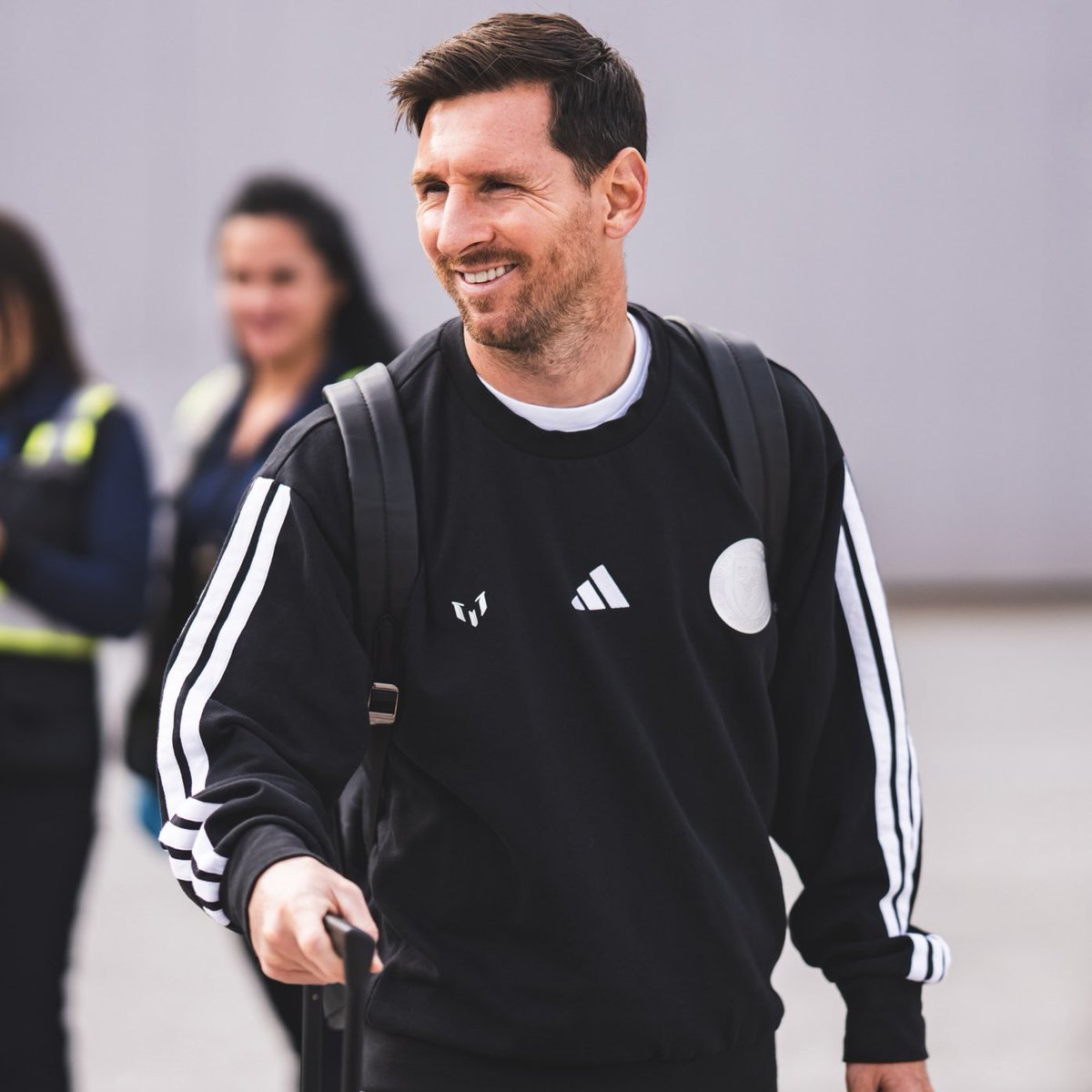 Crackbol10's tweet photo. MESSI ya viaja a MEDELLÍN 🇨🇴🤩 https://t.co/778qEQRggH